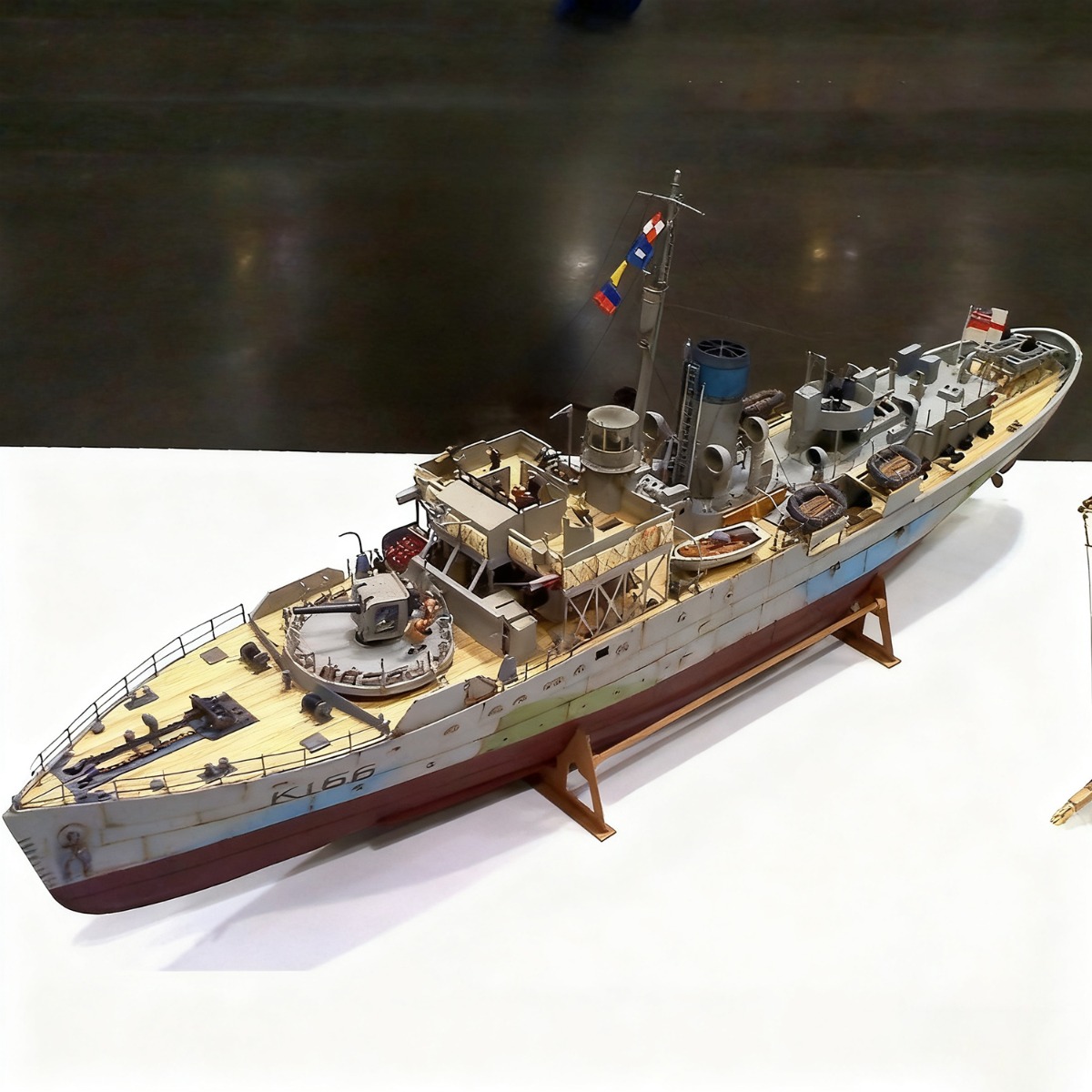 1/72 レベル フラワー級フリゲート組み立てモデル 88. - Model Kit Revell のレビューと価格